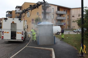 Marches du Velay-Rochebaron : le nettoyage des poubelles se poursuit