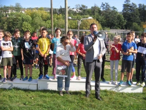 Aurec-sur-Loire : 400 écoliers et collégiens courent en faveur de Lény pour la vie