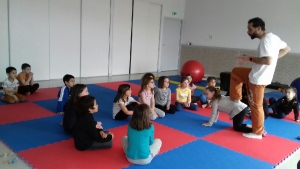 Monistrol-sur-Loire : activité cirque pour les enfants de l&#039;accueil de loisirs de Beauvoir