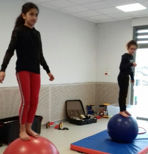 Monistrol-sur-Loire : activité cirque pour les enfants de l&#039;accueil de loisirs de Beauvoir