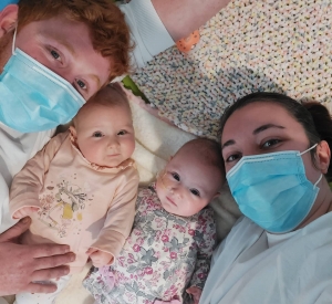 Saugues : le combat de soeurs jumelles de 8 mois contre la leucémie