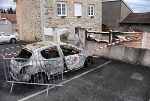 Saint-Just-Malmont : le feu de voiture se propage au portail et à la clôture en PVC