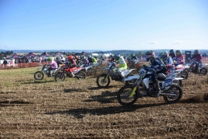 Course sur prairie de Saint-Maurice-de-Lignon : les motos Open (série 1)