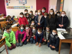 Des masques Made in Montfaucon offerts aux écoliers