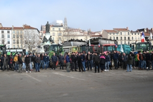 120 tracteurs au Puy-en-Velay pour une mobilisation historique des agriculteurs
