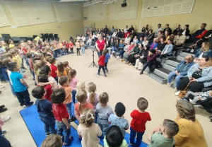 Sainte-Sigolène : les maternelles de l&#039;école Germaine-Tillon ont rejoint les classes chantantes