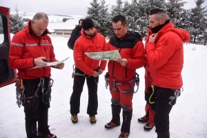 Les pompiers de Haute-Loire et d&#039;Ardèche s&#039;entraînent dans le Mézenc (vidéo)