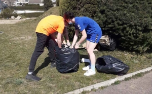 Tence : les collégiens de la Lionchère ramassent 56 kg de déchets en courant