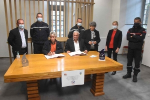 Yssingeaux : trois conventions signées entre la mairie et les pompiers