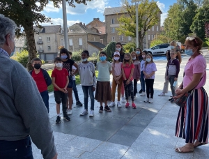 Le Chambon-sur-Lignon : les écoliers en visite à la mairie