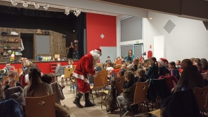 Saint-Ferréol-d&#039;Auroure : 300 enfants des deux écoles au spectacle de Noël