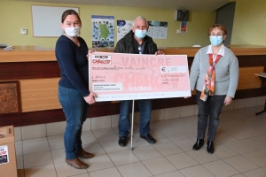 Un chèque de 4000 € remis par Vaincre Charcot pour la recherche médicale