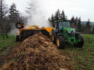 Saint-Just-Malmont : les déchets verts sont valorisés en litière pour l&#039;agriculture