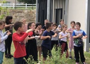 Chants et danses des écoliers au Bel âge de Saint-Maurice