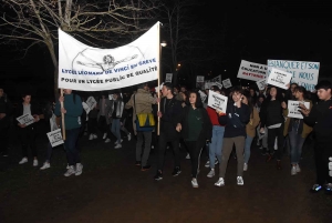 Monistrol-sur-Loire : une manifestation nocturne du lycée public à la mairie