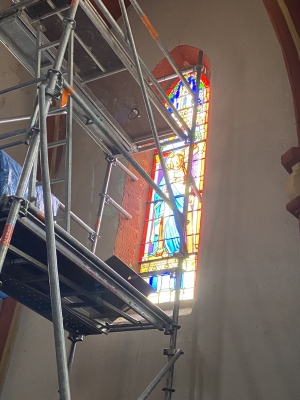 Cussac-sur-Loire : grâce au soutien de donateurs,  les vitraux de l’église restaurés