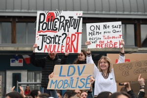 Monistrol-sur-Loire : le lycée Léonard-de-Vinci bloqué par les élèves