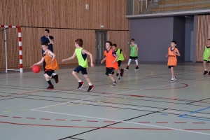 Retournac : de jeunes basketteurs de Haute-Loire en stage au gymnase