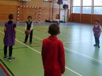 Grazac : les écoliers découvrent le basket de façon ludique