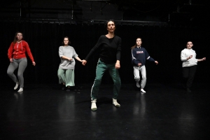 Monistrol-sur-Loire : les danseuses de la MJC préparent la première partie de &quot;Autre&quot;
