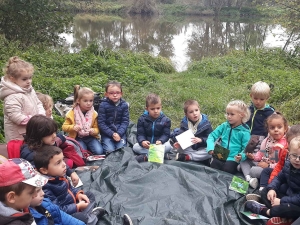 Monistrol-sur-Loire : les maternelles de l&#039;école privée découvrent la nature aux étangs de Bas