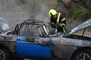 Une voiture de collection prend feu à La Séauve-sur-Semène