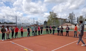 Montfaucon : les écoliers de Saint-Joseph se familiarisent avec le tennis