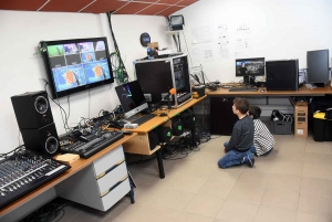 Monistrol-sur-Loire : des écoliers enregistrent un journal télévisé à LDV Media