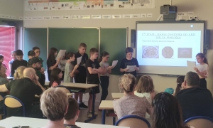 Les écoliers de Landos présentent leurs mosaïques