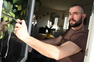 Montfaucon-en-Velay : Kevin Lorente lance son activité de laveur de vitres