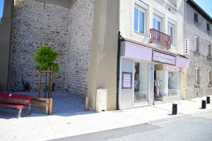Saint-Just-Malmont : elle ouvre une brocante et salon de thé sur la place de l&#039;église