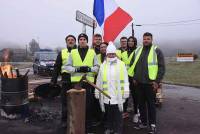 Gilets jaunes : à Saint-Just-Malmont, les manifestants se relaient pour tenir