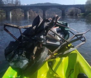 La bonne pêche de déchets sur la Loire, entre Chamalières et Beauzac