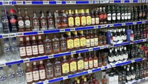 Deux hommes condamnés pour des vols de bouteilles d&#039;alcool fort dans les magasins