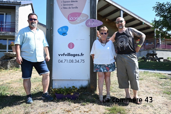 François Guillemet, directeur du VVT, Monique Bertrand, accompagnatrice pour les Restos, et Angel, un vacancier d&#039;Avignon||