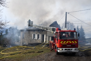 Le Chambon-sur-Lignon : une maison totalement ravagée par les flammes