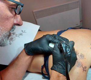 Le salon de tatouage Ti Tattoo ouvre à Beauzac