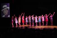 Les danseuses rendent hommage aux femmes