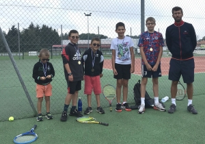 Montfaucon-en-Velay : des cours de tennis gratuits