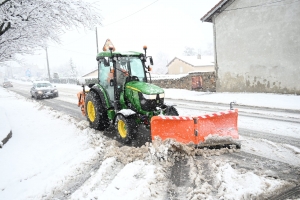 Toute la Haute-Loire sous la neige, la circulation reste très compliquée dimanche midi