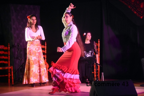 ||Geneviève Gouit et Evelyne Jacquet|Evelyne Jacquet a introduit le spectacle en présentant l&#039;histoire du flamenco|||||||||||||||||||||||||||||