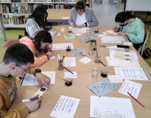 Un atelier calligraphie pour les élèves du collège du Lignon