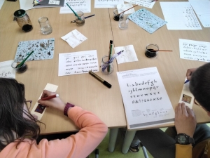 Un atelier calligraphie pour les élèves du collège du Lignon