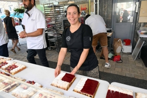 Les pâtissiers ont vendu 400 tartes aux fruits rouges sur le marché d&#039;Yssingeaux