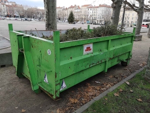 Recyclage des sapins de Noël : une benne à disposition place du Breuil au Puy-en-Velay