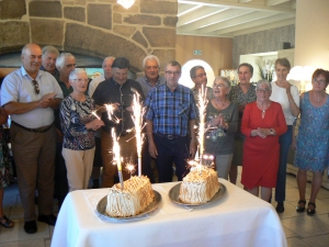 Saint-Didier-en-Velay : un gros gâteau commun pour les 75 ans de la classe 68