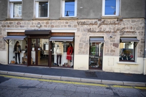 Monistrol-sur-Loire : des vêtements de seconde main à retrouver dans l&#039;Armoire d&#039;Ana