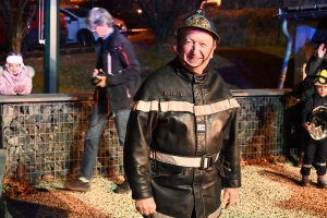 Saint-Julien-Chapteuil : à la veille de sa retraite de pompier, Jean-Pierre Exbrayat reçoit un hommage (vidéo)