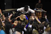 Yssingeaux : les écoliers découvrent l&#039;Afrique par le chant et la danse (vidéo)