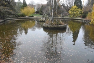Puy-en-Velay : un nettoyage en profondeur du bassin au jardin Henri-Vinay